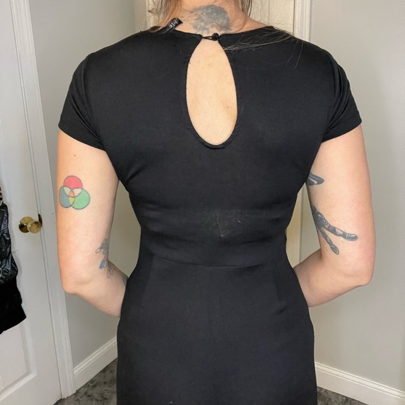 Black Derek Heart Bodysuit with Keyhole front accent - Picture 11 of 12